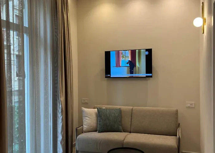 Elegant لا سبيتسْيا