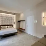 Elegant لا سبيتسْيا
