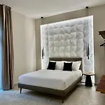 Elegant لا سبيتسْيا